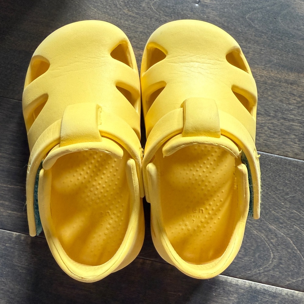 Ten Little splash sandals